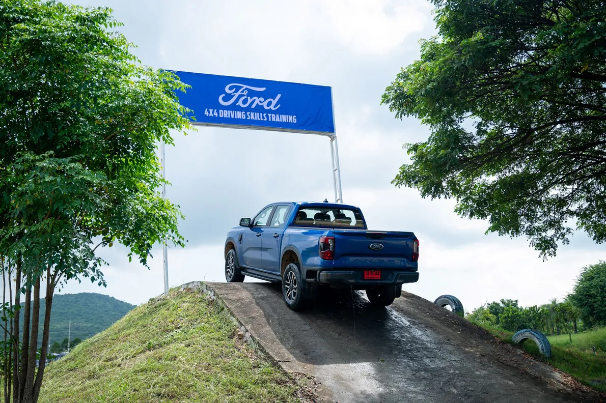 สถานีเนินปูนสูงชันFord4x4DrivingSkillsTraining