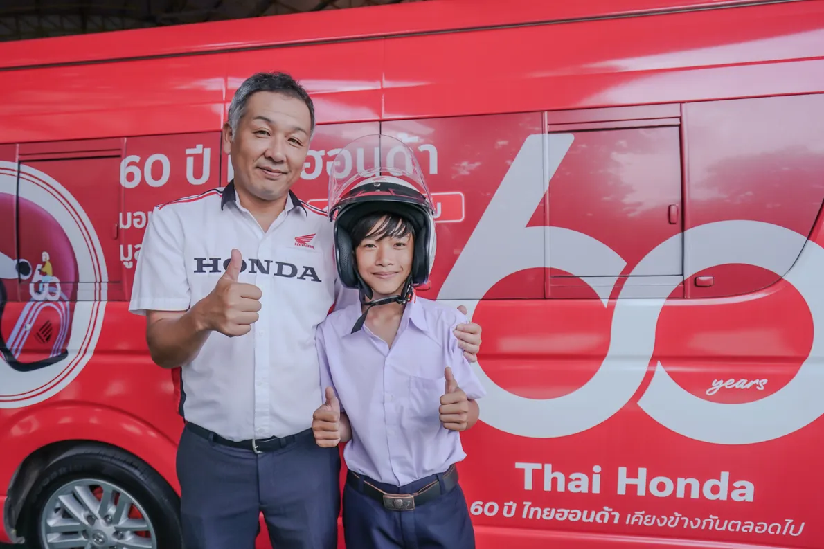 ไทยฮอนด้ามอบหมวกกันน็อกจังหวัดอุดรธานี(13)