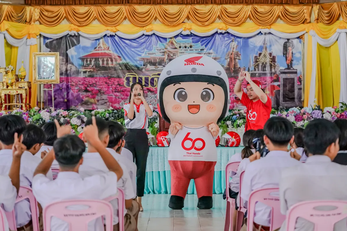 ไทยฮอนด้ามอบหมวกกันน็อกจังหวัดอุดรธานี(4)
