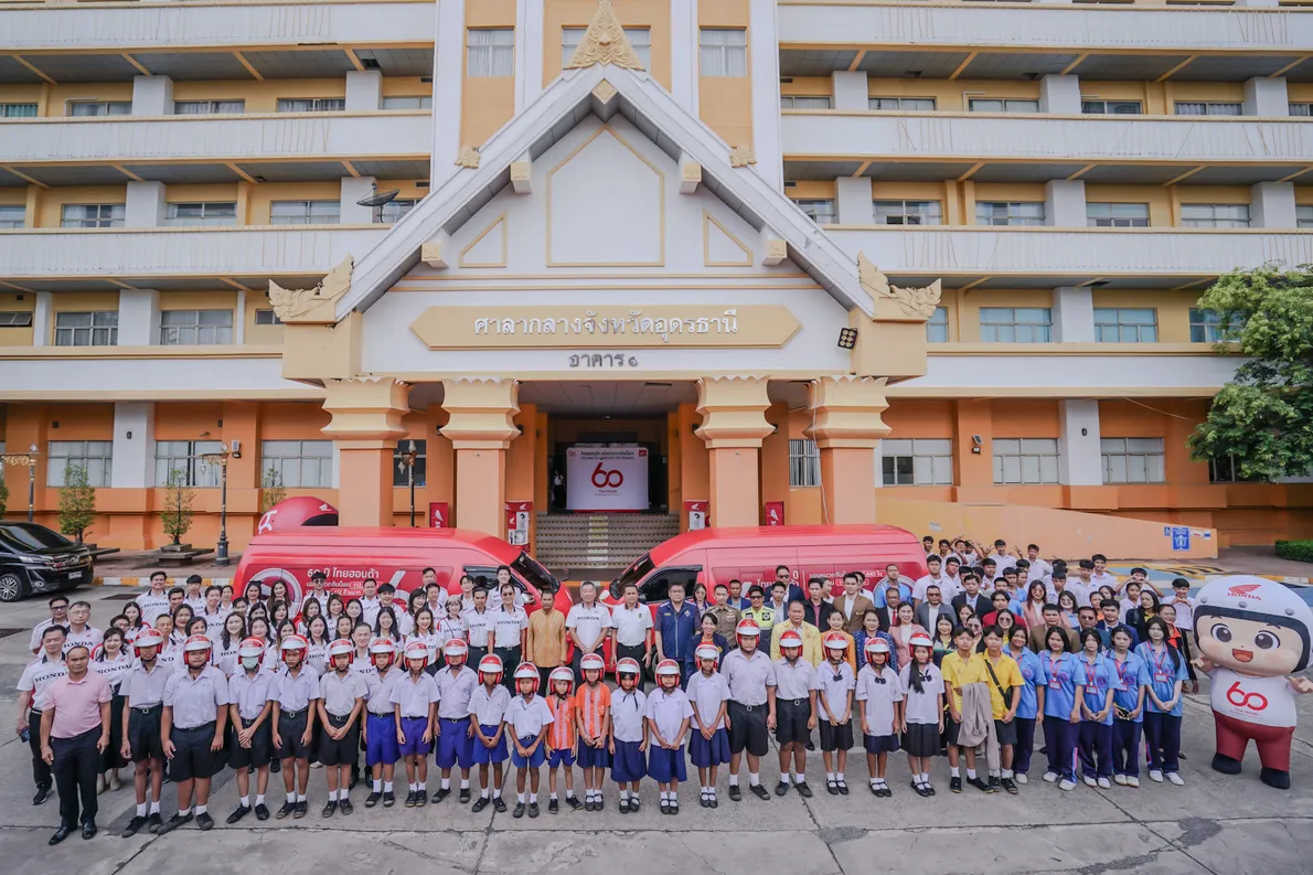 ไทยฮอนด้ามอบหมวกกันน็อกจังหวัดอุดรธานี(8)