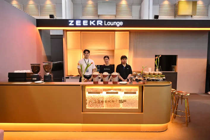ZEEKRLounge2