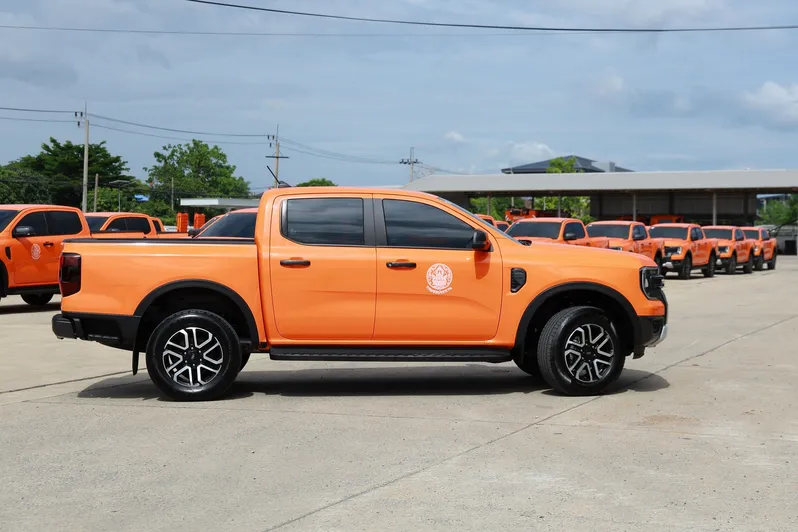 Ford hands over Ranger (4)