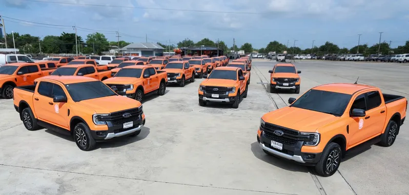 Ford hands over Ranger (5)