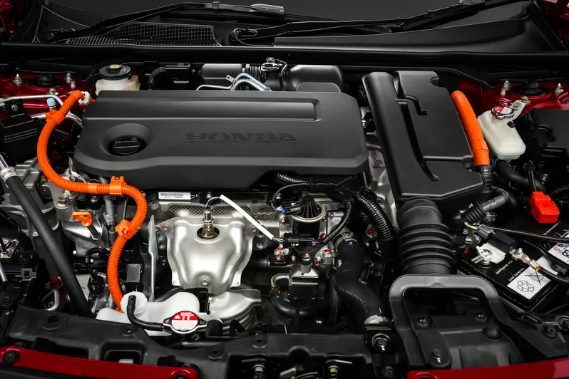Honda Civic eHev S+ Shift Launch_Engine 2