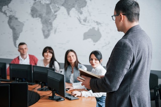 how-is-your-deals-group-people-business-conference-modern-classroom-daytime146671-16408
