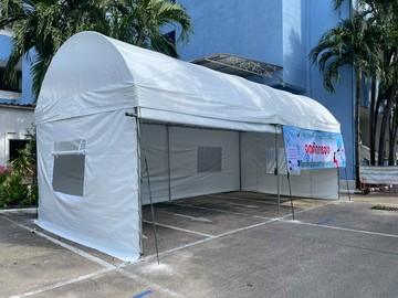 เต็นท์ผ้าใบแบบมีผ้าใบผนังล้อมข้าง