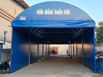 เต็นท์โค้งแบบมีผ้าใบล้อมข้าง