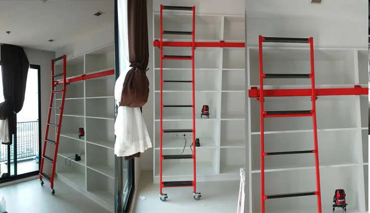บันไดรางเลื่อนชั้นเก็บหนังสือห้องสมุดเหล็กกล่องสีแดงขั้นบันไดเป็นไม้เต็งพ้นธรรมชาติ