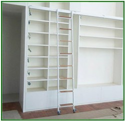 บันไดรางเลื่อนตู้หนังสือห้องสมุดชั้นวางหนังสือ