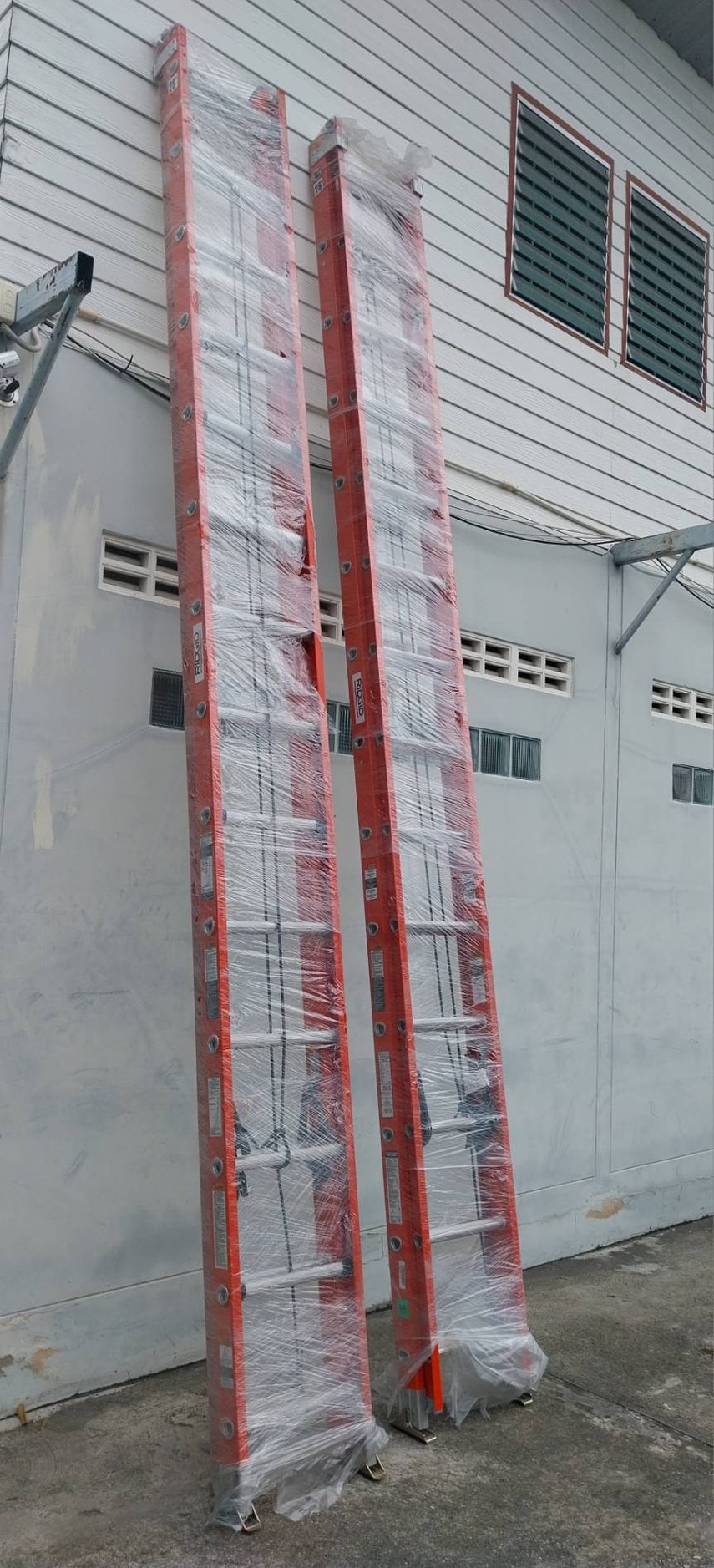 บันไดไฟเบอร์กลาสพาดเลื่อน2ตอน28ฟุตRE-FGE28Ridgid