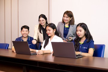 ฝ่ายขอใบอนุญาต