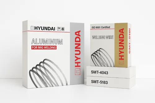 กล่องลวดเชื่อมอลูมิเนียมHYUNDAIวางบนโต๊ะสีขาวฉากหลังสีขาว